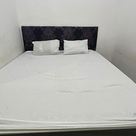 Oyo 92100 Kost Biru Hotel Makassar Luaran gambar