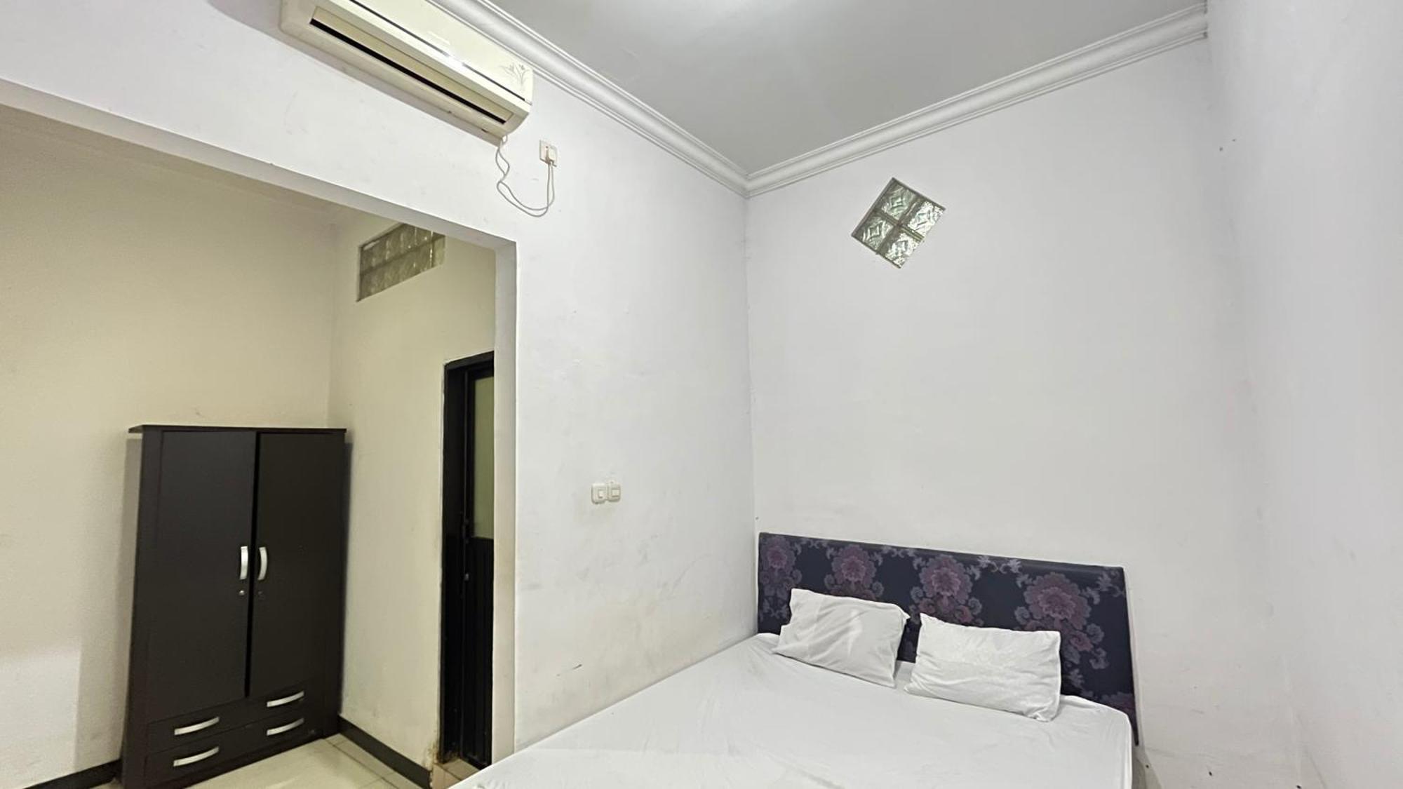 Oyo 92100 Kost Biru Hotel Makassar Luaran gambar