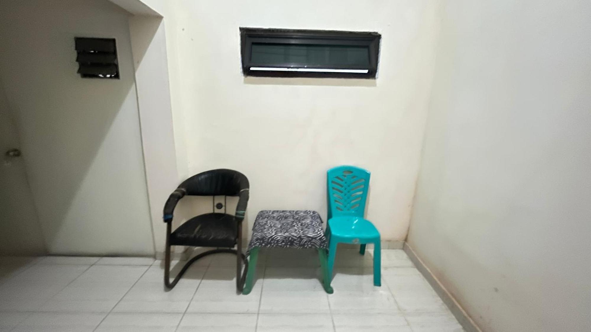 Oyo 92100 Kost Biru Hotel Makassar Luaran gambar