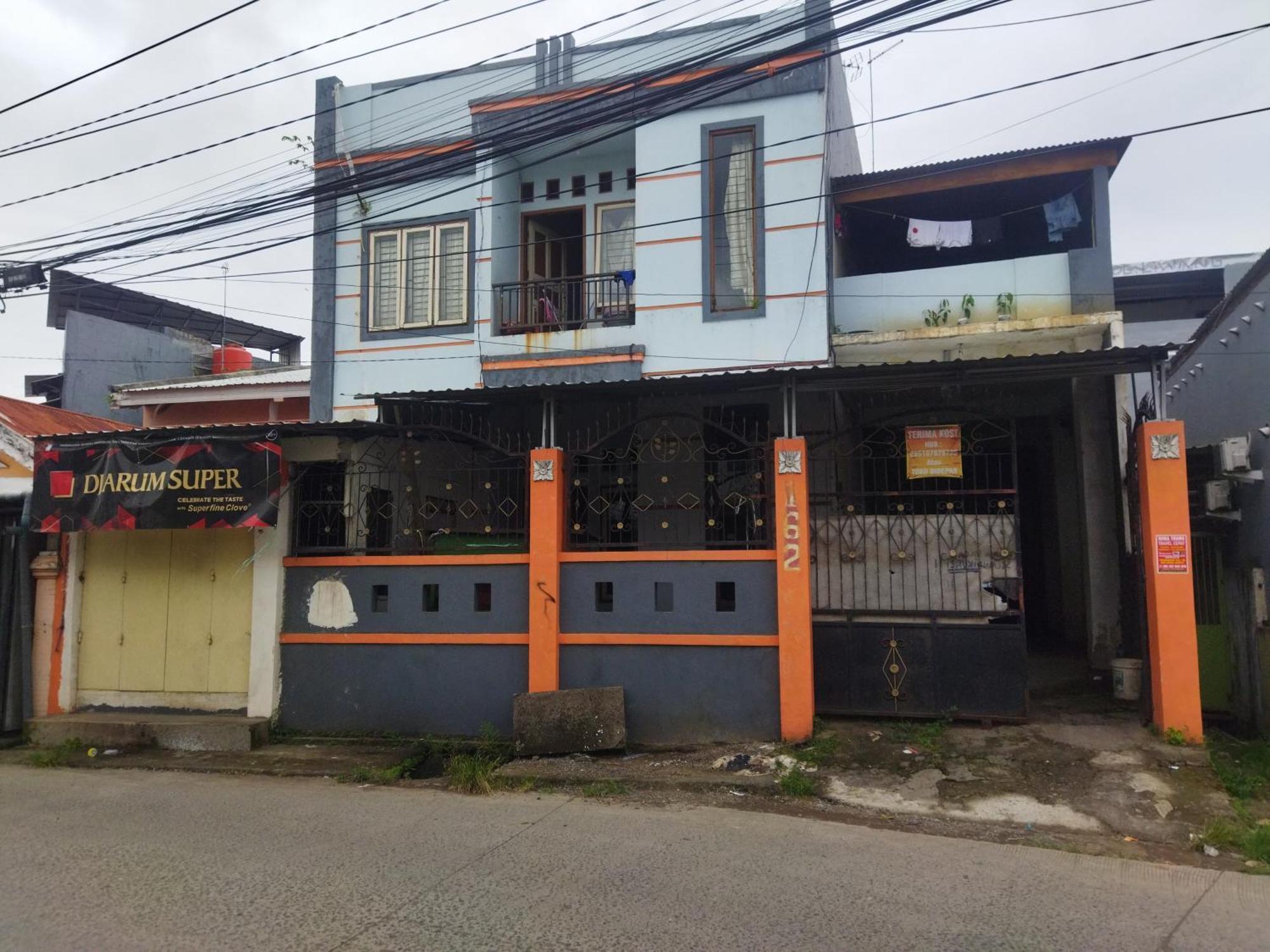 Oyo 92100 Kost Biru Hotel Makassar Luaran gambar