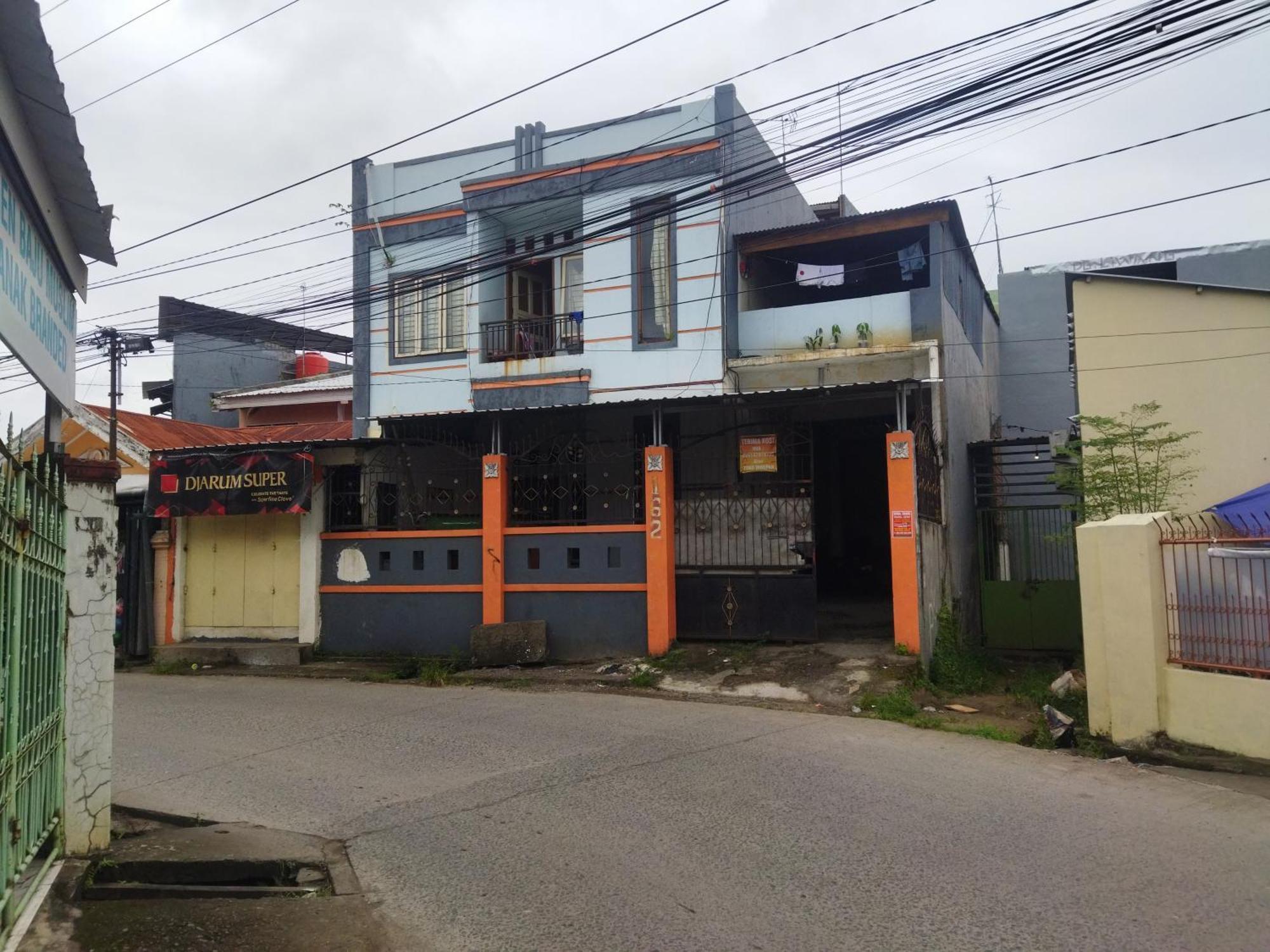 Oyo 92100 Kost Biru Hotel Makassar Luaran gambar